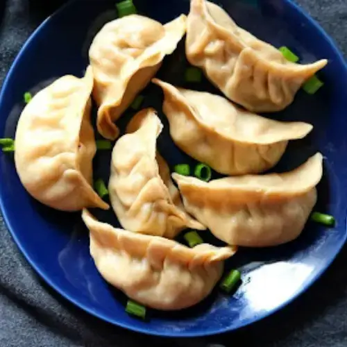 Steamed chicken momos