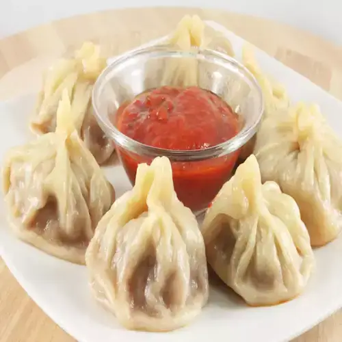 Steamed paneer momos